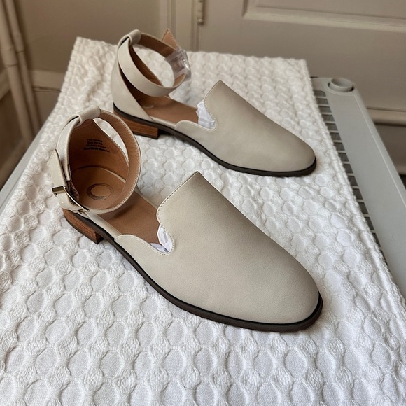 Journee Loreta Loafer Flats Vegan Leather Ivory Buckle Straps Square Toe 1” Heel - Picture 7 of 16